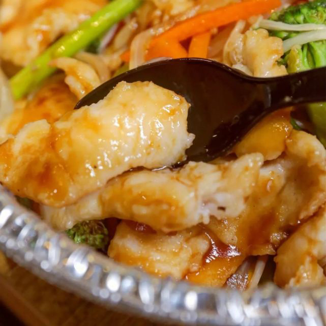 Comment identifier la différence entre la vaisselle en paille de blé et la vaisselle en plastique